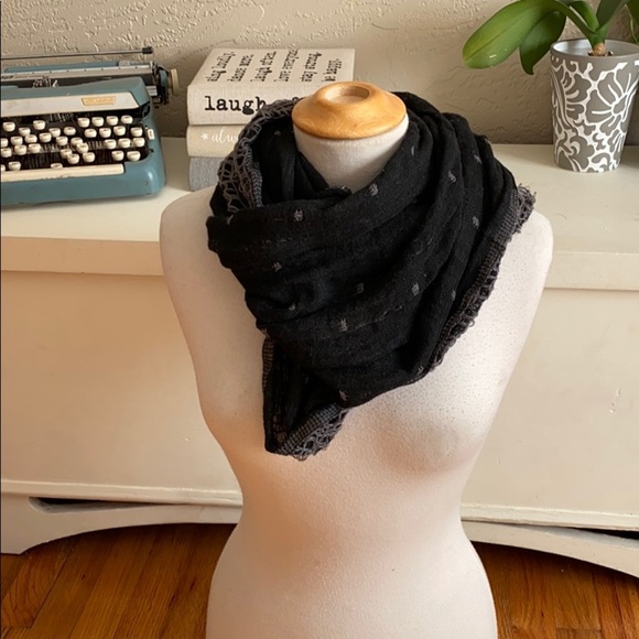 Infinity scarf‎ - Picture 1 of 4